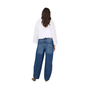 Jean Jacqueline de Yong pour femme, bleu marine, en coton, coupe large, poches arrière classiques.