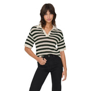 Polo rayé noir et crème à col, signé Jacqueline de Yong, pour femme, style pull noir.