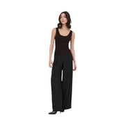 Débardeur noir sans manches top avec un décolleté festonné et un pantalon large assorti de la collection femme de Jacqueline de Yong