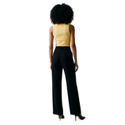 Pantalon noir taille haute à jambes larges et coupe élégante, associé à un débardeur jaune Jacqueline de Yong top boutons de col en V