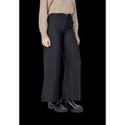 Pantalon large pour femme Jacqueline de yong, noir en polyester, coupe droite élégante et plis discrets sur le devant.