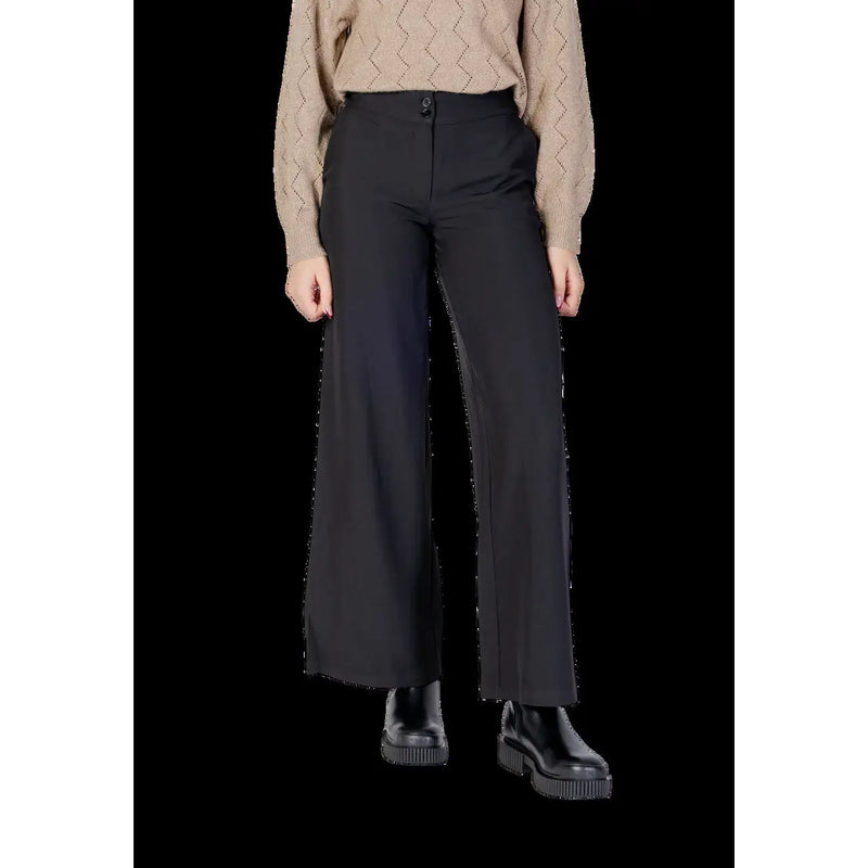 Jacqueline De Yong Pantalon large pour femme en polyester noir, coupe droite élégante et plis discrets.