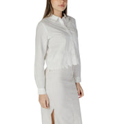 Jacqueline De Yong women’s white cotton long-sleeved shirt with button-up front and scalloped hem detail