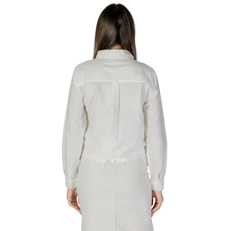 Jacqueline de yong women’s white cotton blouse with long sleeves subtle textured pattern and frayed hem