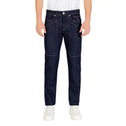 Dark blue levi’s 514 straight leg jeans with pockets and button closure.