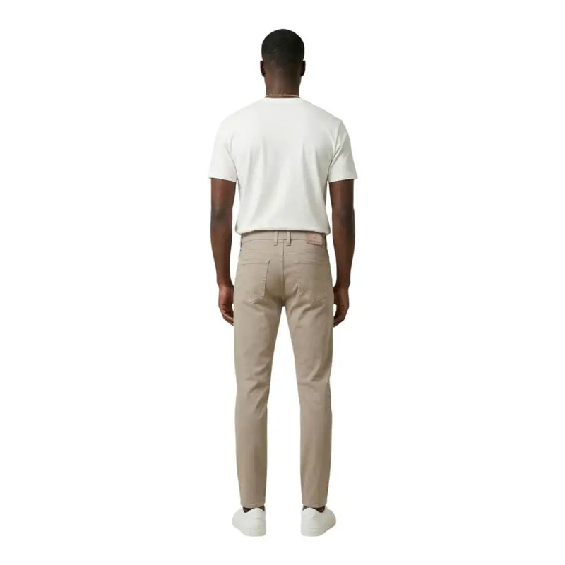 Pantalon chino beige slim fit par jeckerson en piqué de coton mélangé avec des détails de couture subtils