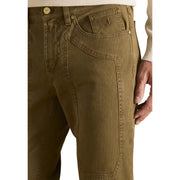 Jeckerson Pantalon homme en velours côtelé vert olive avec boutons dorés et poches pratiques.