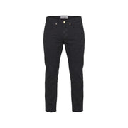 Jean slim en denim noir avec détails dorés et étiquette de marque à la ceinture. Jeckerson collection de pantalons pour hommes