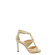 Sandales en cuir pour femme Jimmy Choo, beiges, à bout ouvert, talon aiguille, ornées de perles et de brides croisées.