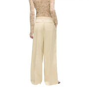 Vue de dos d'un pantalon large en satin beige crème pour femme par Karl Lagerfeld avec une ceinture texturée et deux poches arrière