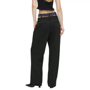 Karl Lagerfeld Jean noir femme à jambes larges, coupe élégante et ajustée, poches avant discrètes, fermeture éclair et bouton.