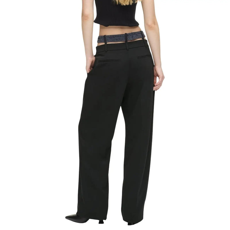 Karl Lagerfeld Jean noir femme à jambes larges, coupe élégante et ajustée, poches avant discrètes, fermeture éclair et bouton.