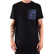 Karl Lagerfeld T-shirt noir en coton pour homme, manches courtes, orné d'un écusson étoilé bleu et argenté scintillant sur la poitrine.