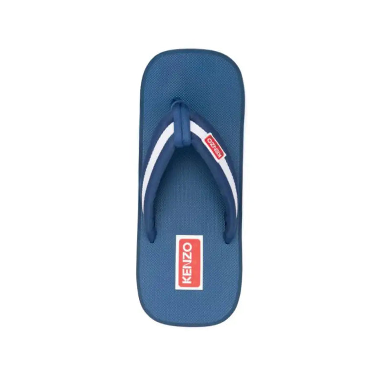 Sandales Kenzo pour homme, tongs bleues à rayures blanches et logo rouge.