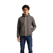 Veste blazer zippée à capuche en polyester bleu pour homme Kway, élégante couleur gris foncé, avec fermeture éclair rayée et petit logo sur la poitrine.