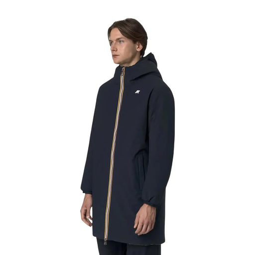 Veste blazer à capuche bleu marine pour homme de marque Kway, en polyester, avec tirette de fermeture éclair dorée et blanche et logo discret sur la poitrine.
