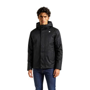 Blazer d'hiver Kway pour homme, veste à capuche imperméable en polyester noir avec logo blanc discret sur la poitrine gauche.
