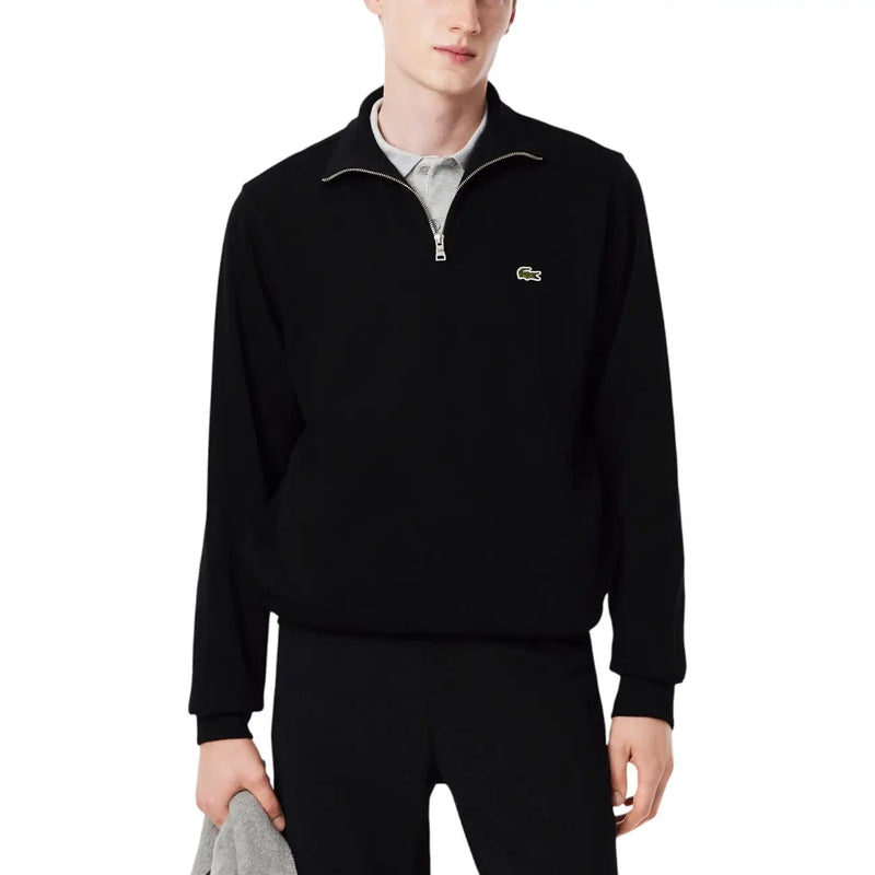 Pull Lacoste pour homme en coton noir à demi-zip, orné d'un discret logo crocodile vert sur la poitrine.