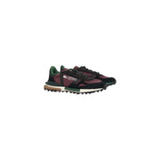 Baskets Lacoste Elite Active pour homme, en cuir bordeaux et noir, avec des détails verts et une semelle épaisse en caoutchouc.