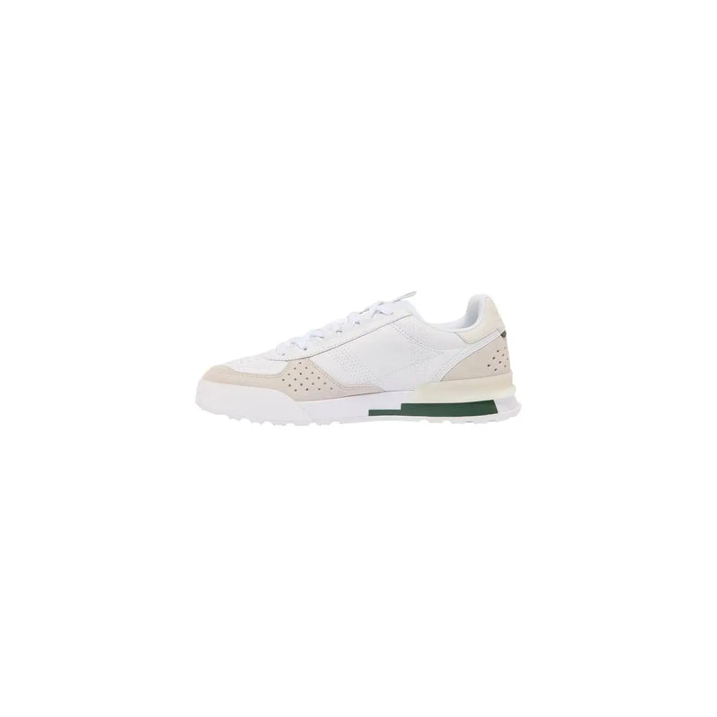 Baskets Lacoste pour homme en cuir blanc, modèle Slam Break, avec détails perforés et accent vert sur la semelle intermédiaire.
