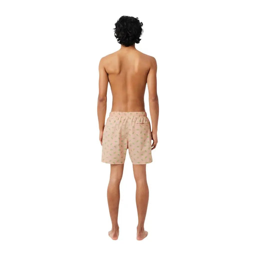 Short de bain Lacoste pour homme, beige, imprimé rose en polyester avec un discret motif de feuilles vertes et taille élastique.