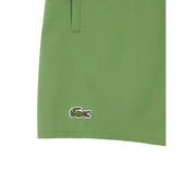 Short de bain Lacoste pour homme, vert, en polyester, avec poches et logo crocodile brodé classique sur la jambe.