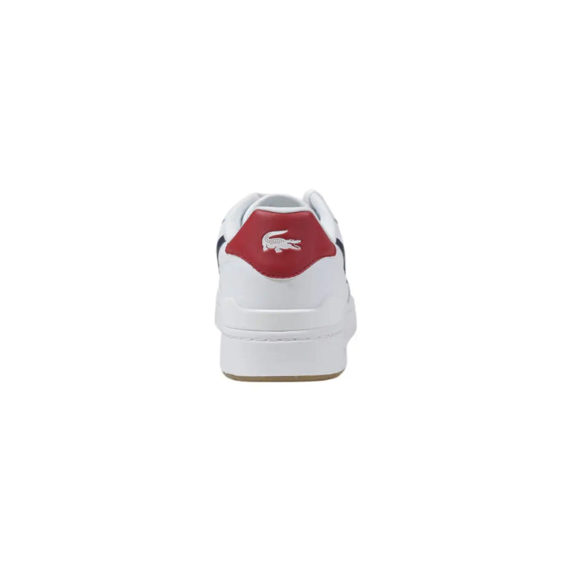 Baskets Lacoste pour homme en cuir blanc, style printemps, avec languette arrière rouge, logo crocodile et détails latéraux noirs.