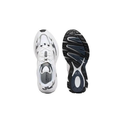 Baskets Lacoste pour homme, blanches et noires, au design moderne et épuré, avec des détails gris, en polyester et polyuréthane.