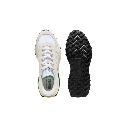 Baskets blanches Lacoste pour homme, couleur crème, en nylon suédé, avec lacets blancs et semelle en caoutchouc noir, pour un usage décontracté.