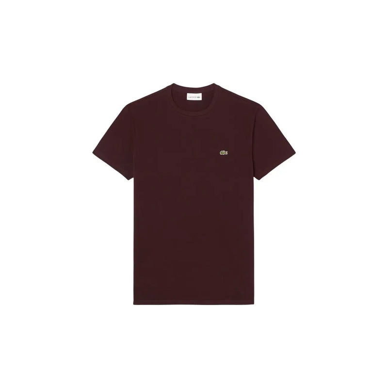T-shirt Lacoste pour homme, bordeaux foncé, en coton, à manches courtes, avec un petit logo crocodile brodé sur la poitrine gauche.
