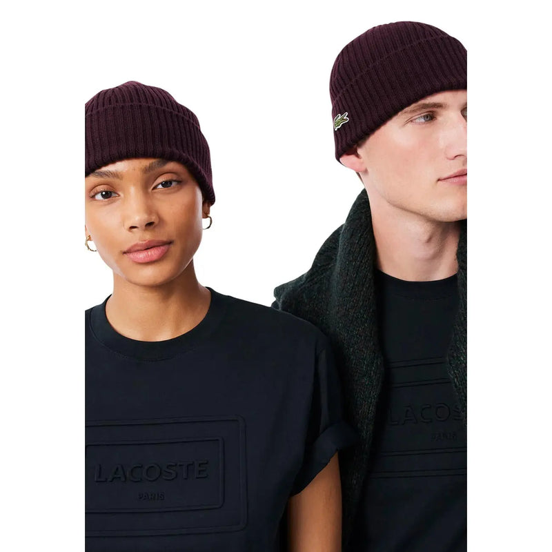 Casquette Lacoste en laine bordeaux pour homme, en maille côtelée avec petit logo crocodile brodé, vue de face