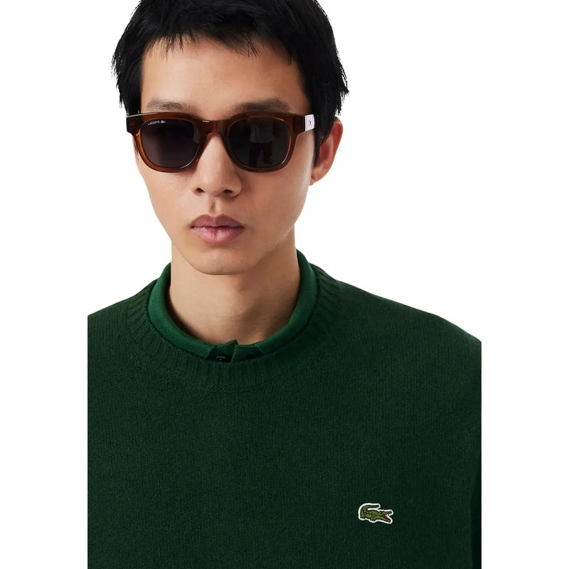 Lunettes de soleil Lacoste pour homme, monture écaille marron foncé et verres noirs, vue de face
