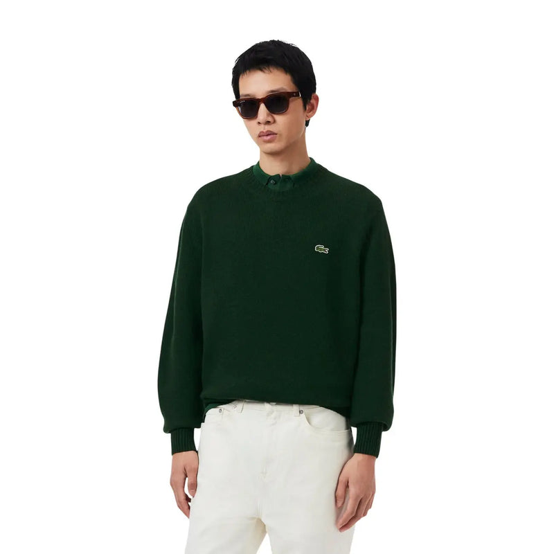 Pull Lacoste en laine vert foncé pour homme, orné d'un logo crocodile brodé sur la poitrine gauche (vue de face).