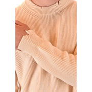 Pull en cachemire Laneus pour femme, couleur crème, en maille côtelée avec encolure effilochée, vue de face