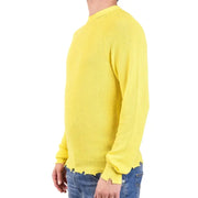 Pull Laneus pour homme en maille de coton jaune, à texture côtelée et ourlet et poignets effilochés à l'aspect usé.