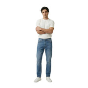 Jean Levi's pour homme en denim bleu, coupe droite classique, en coton stretch, coupe slim et délavage subtil.