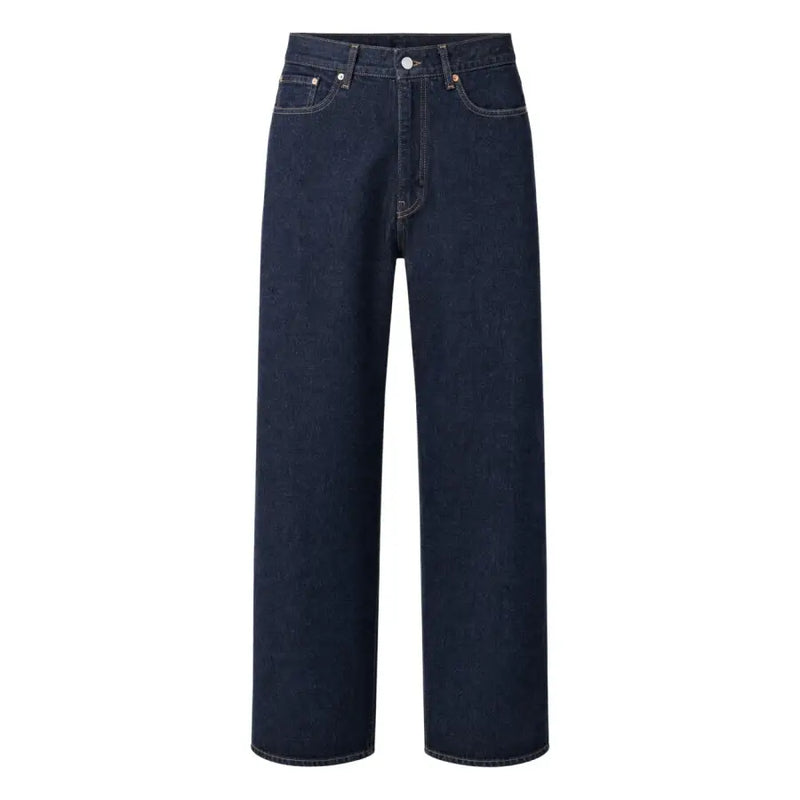 Jean Levi's pour homme, en denim de coton indigo foncé, coupe droite et cinq poches classiques (vue de face)
