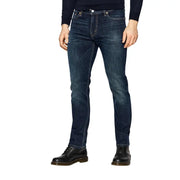 Jean Levi's pour homme, en coton stretch bleu foncé, coupe classique, style slim, coutures apparentes (vue de dos).
