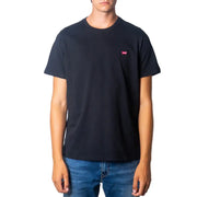 Levi's noirs pour hommes t-shirt avec un petit logo rouge sur la poitrine gauche, parfait pour une tenue décontractée