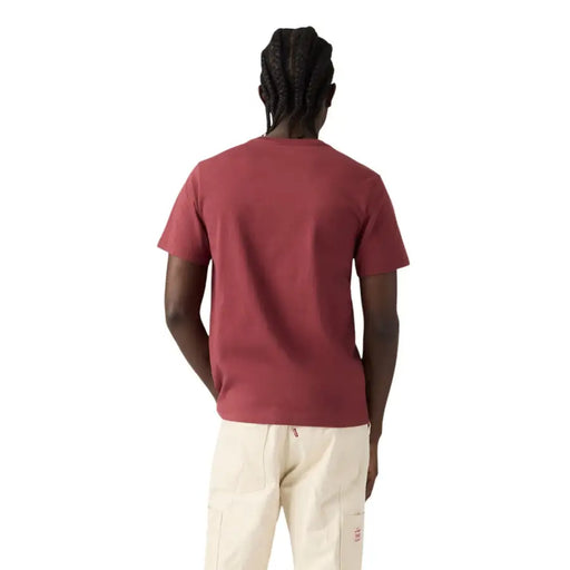 T-shirt Levi's pour homme, bordeaux, en coton, col rond et manches courtes, confectionné dans un tissu doux en coton bordeaux.