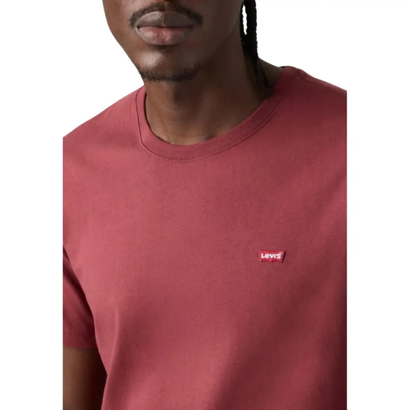 T-shirt homme Levi's bordeaux en coton, col rond, manches courtes, avec petit logo rouge sur la poitrine gauche