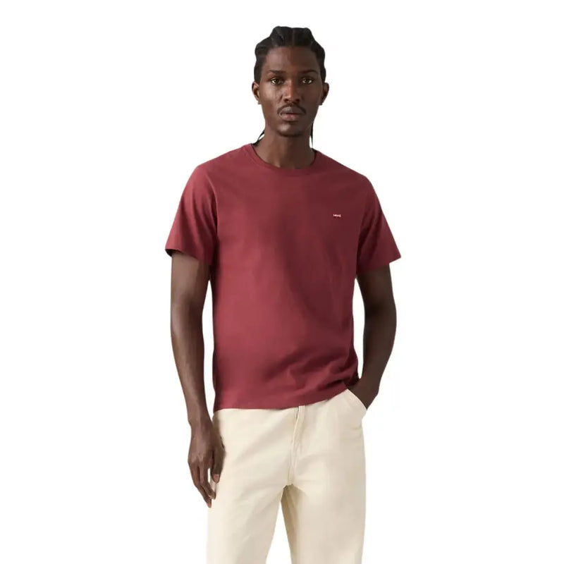 T-shirt Levi's pour homme, bordeaux, en coton, col rond, manches courtes, avec petit logo brodé sur la poitrine gauche.