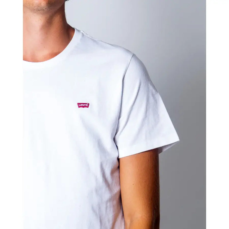 Levi's hommes t-shirt en coton blanc avec un petit logo rouge sur la poitrine gauche pour une tenue décontractée
