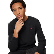 T-shirt Levi's noir à manches longues et col rond en coton pour homme, avec petit logo rouge sur la poitrine gauche, idéal pour un look décontracté.