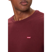 T-shirt Levi's Bordeaux pour homme, coupe classique, en coton bordeaux, avec petit logo rouge brodé sur la poitrine.