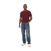 T-shirt Levi's pour homme, coupe classique, en coton bordeaux, manches courtes, avec un petit logo blanc sur la poitrine gauche.