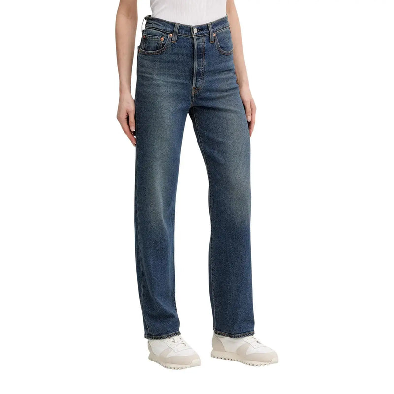Jean Levi's pour femme en denim bleu coton, coupe classique, taille haute, jambe droite, délavage moyen, coutures classiques et effet vintage.