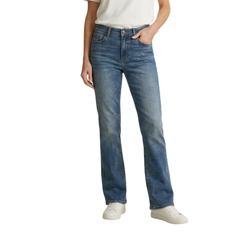 Jean Levi's pour femme en denim bleu, coupe droite classique et délavage subtil, en mélange de coton usé.