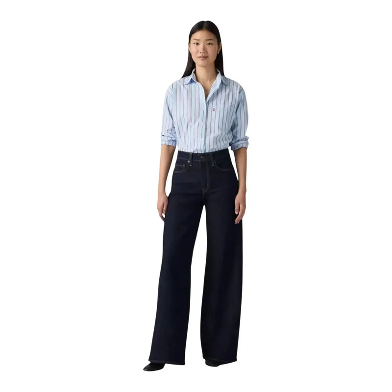 Jean Levi's noir pour femme en mélange de coton, en denim indigo foncé à jambes larges, taille haute et coupe classique à cinq poches.