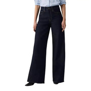 Jean Levi's noir pour femme en mélange de coton, en denim indigo foncé à jambes larges, taille haute et coupe classique à cinq poches.